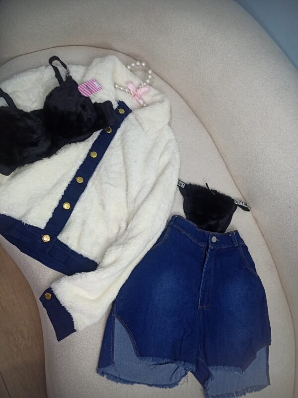 طقم قميص مع أزرار و شورت جينز