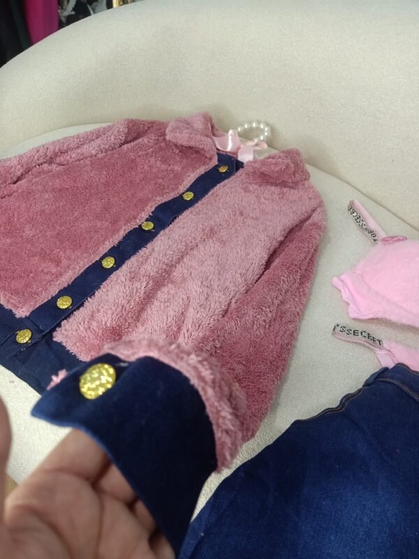 طقم قميص مع أزرار و شورت جينز