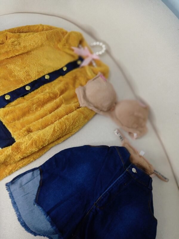 طقم قميص مع أزرار و شورت جينز