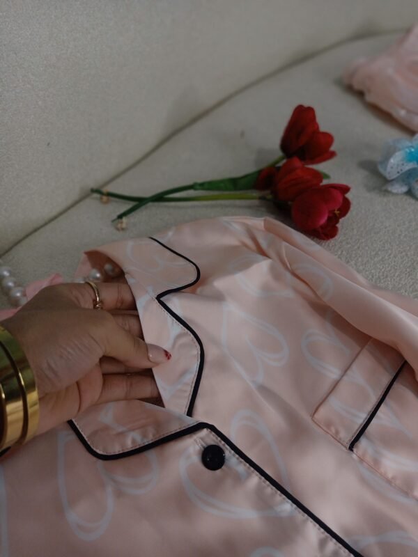 Pyjama boutonnière importation de la marque carass en satin