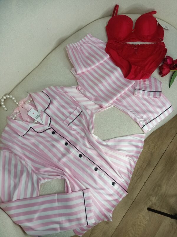 Pyjama victoria secret boutonnière la marque carass