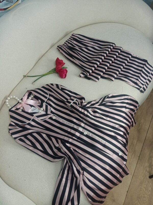 Pyjama victoria secret boutonnière la marque carass