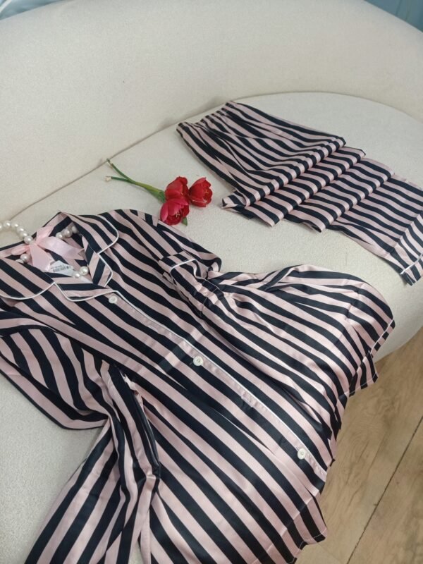 Pyjama victoria secret boutonnière la marque carass