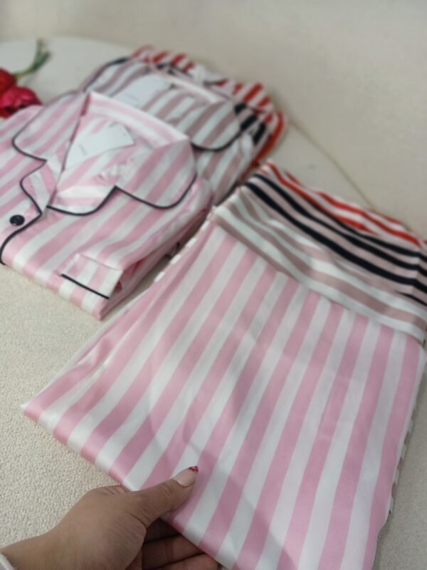 Pyjama victoria secret boutonnière la marque carass